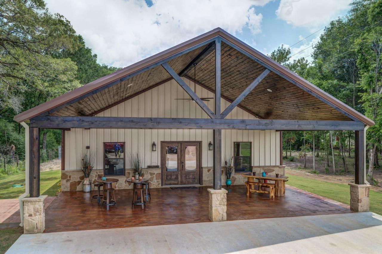 Custom Barndominium Perfect For Getaways Houses for Rent in Caldwell