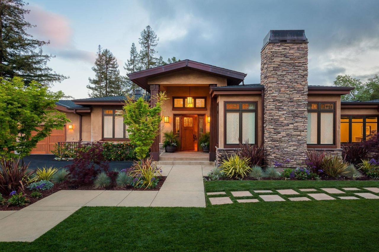 Single Story Craftsman Farmhouse Plans / This makes the craftsman style