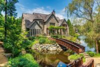 20 Beautiful Country House Designs