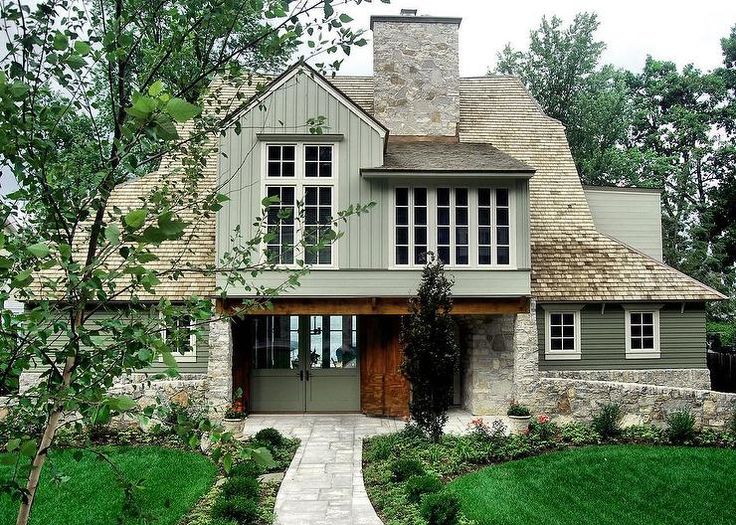 Beautiful traditional 2 story ranch style house is detailed with a