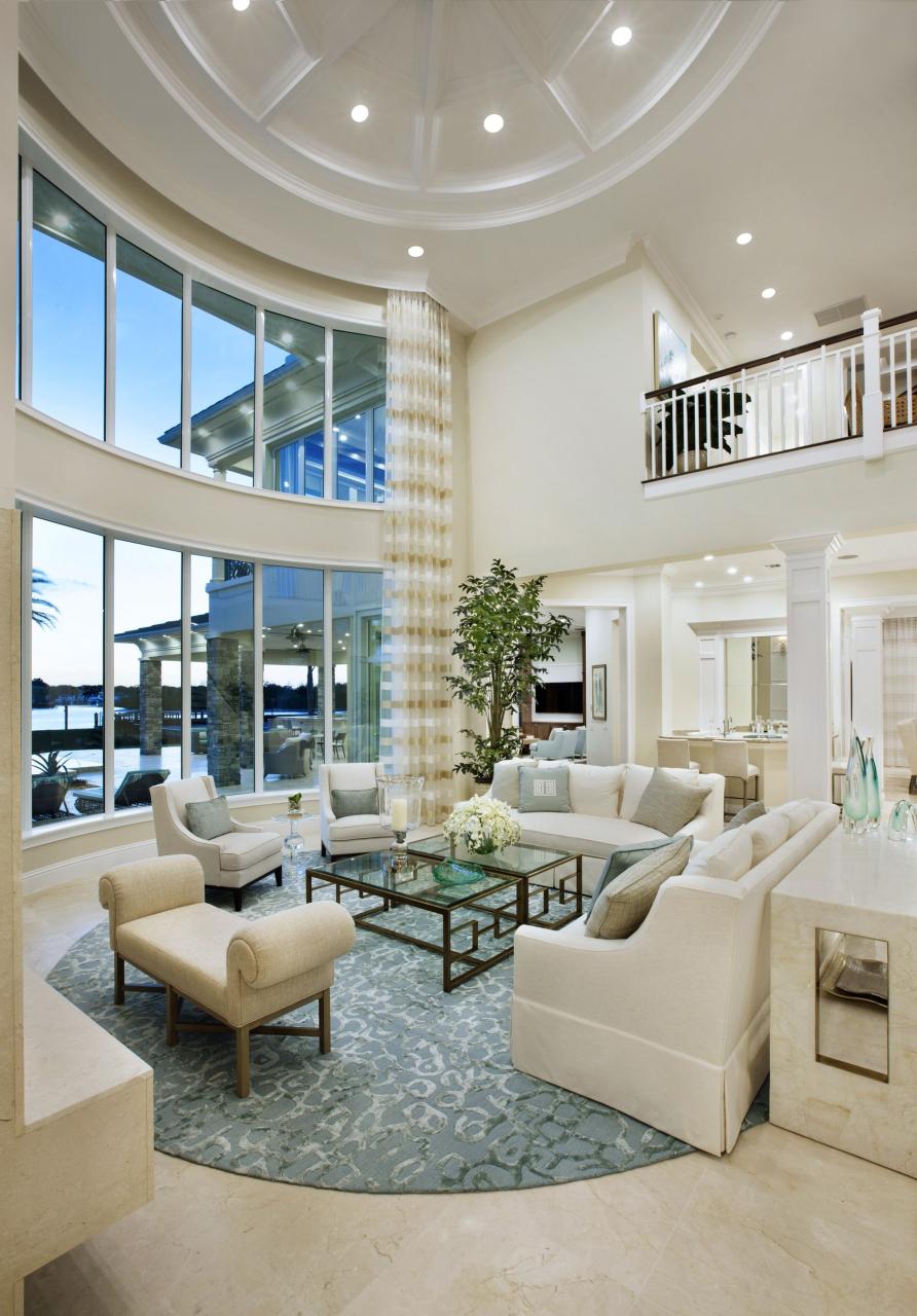luxury living room Stunning floortoceiling windows in this
