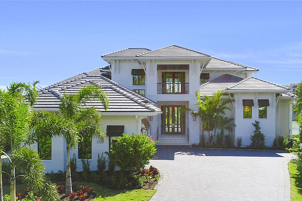 Spacious Twostory Beach House for Indoor / Outdoor Lifestyle 24123BG