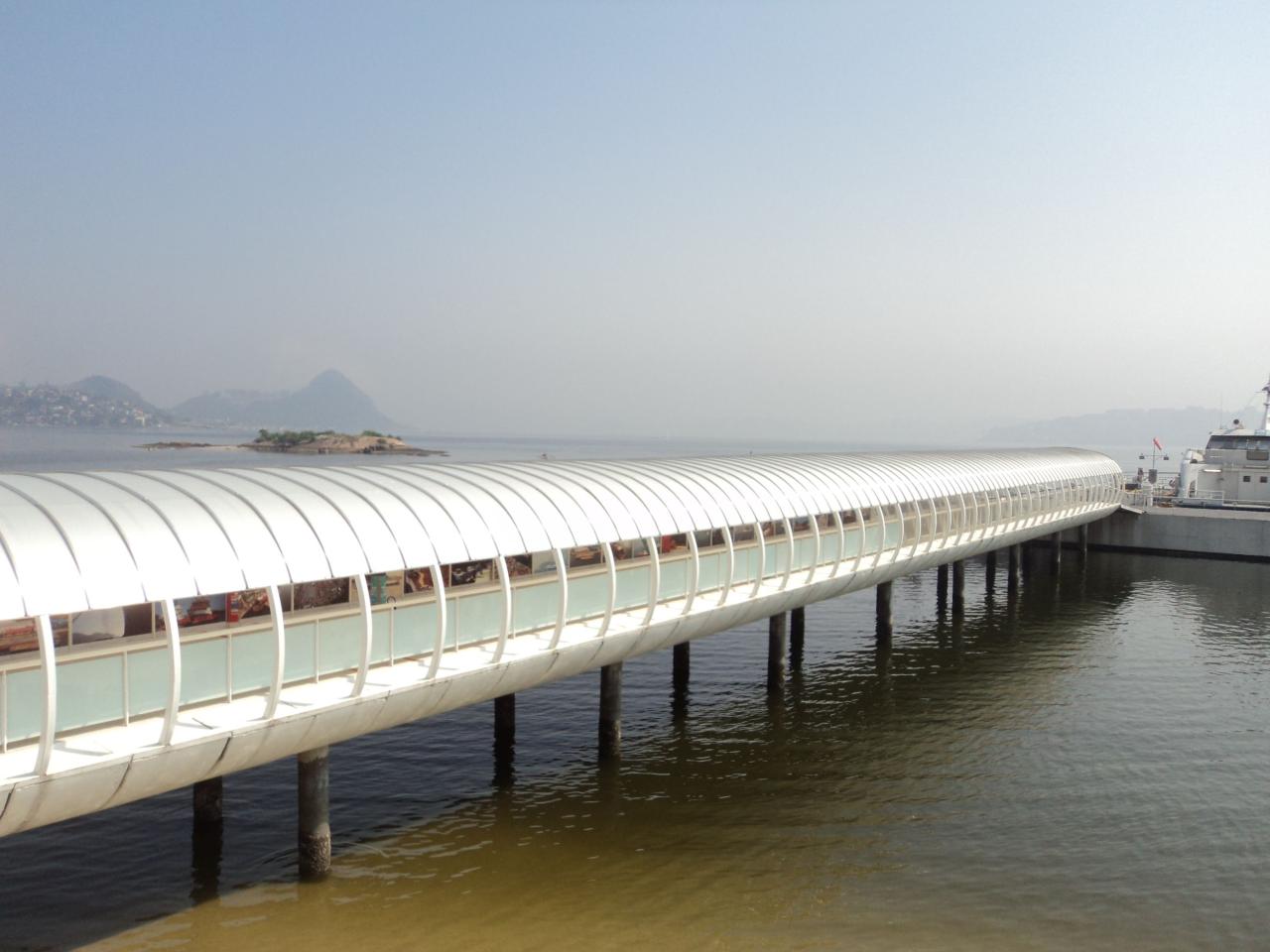 Bridge roof with polycarbonate standing seam panels by Rodeca GmbH