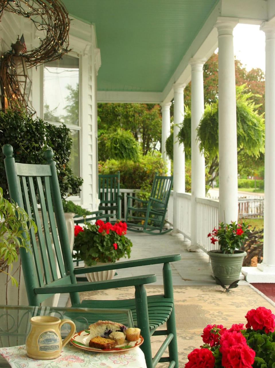 CANT GET BETTER THAN THESE COOL PORCH DECORATING IDEAS