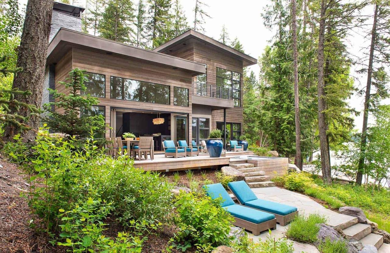 Mountain lakefront getaway in Montana captures breathtaking views