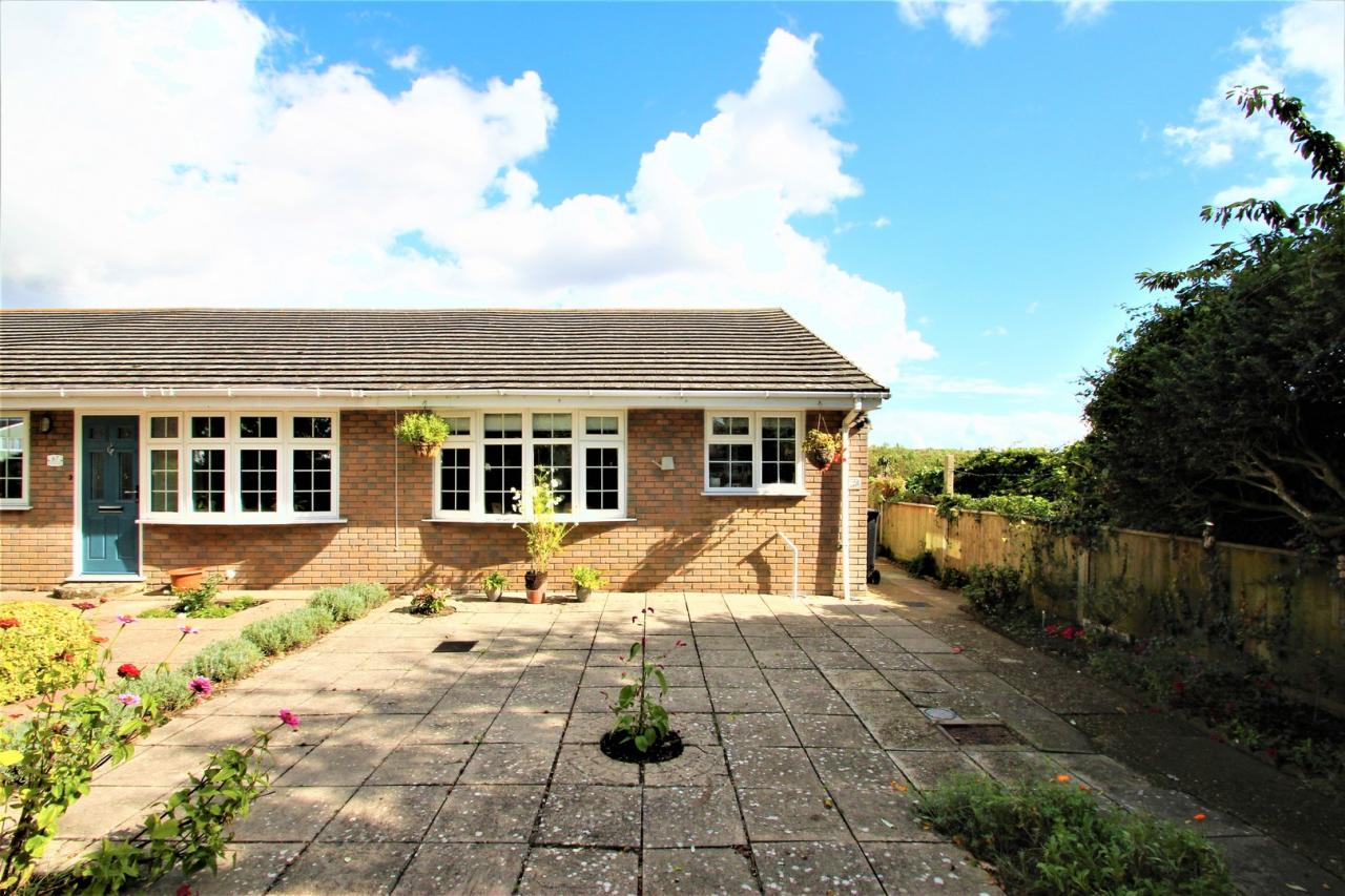 2 Bedroom Bungalow in Christchurch Estate Agents Mudeford ! Homes