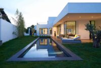 20443020250111-18-Dazzling-Modern-Swimming-Pool-Designs-The-Ultimate-Backyard-Refreshment-16 18 Dazzling Modern Swimming Pool Designs The Ultimate Backyard