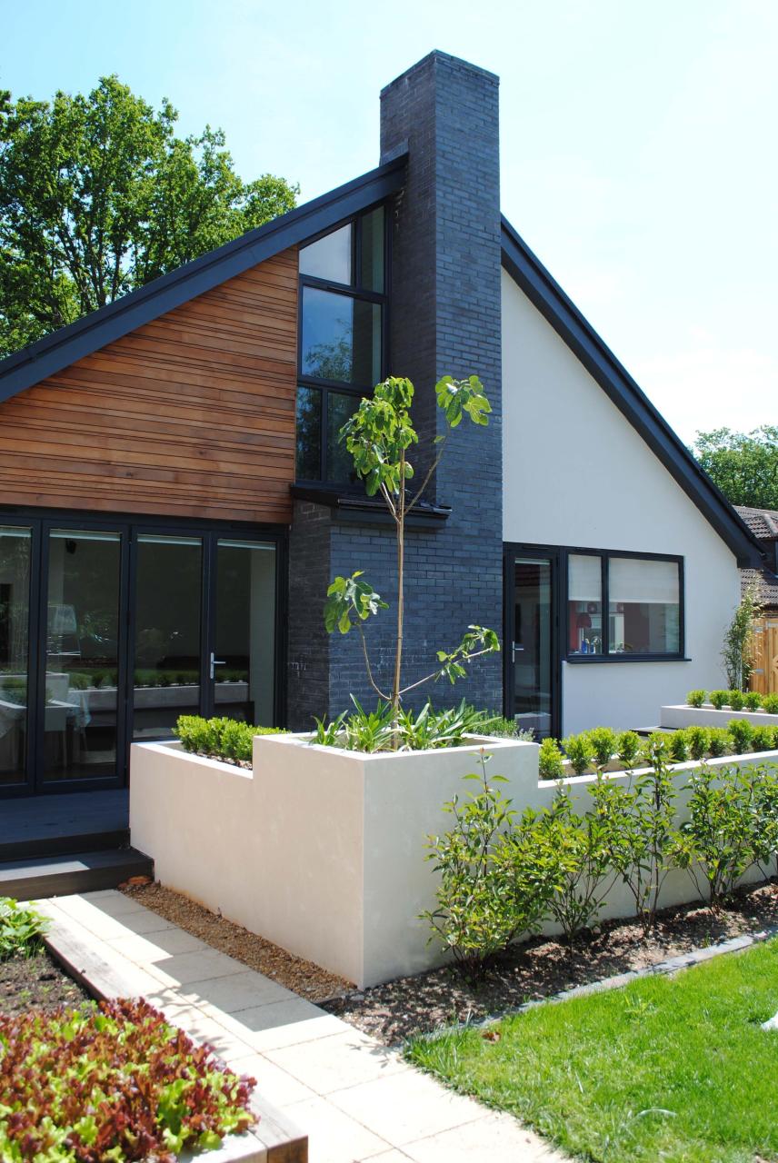 Contemporary Chalet Bungalow Conversion by LA Hally Architect