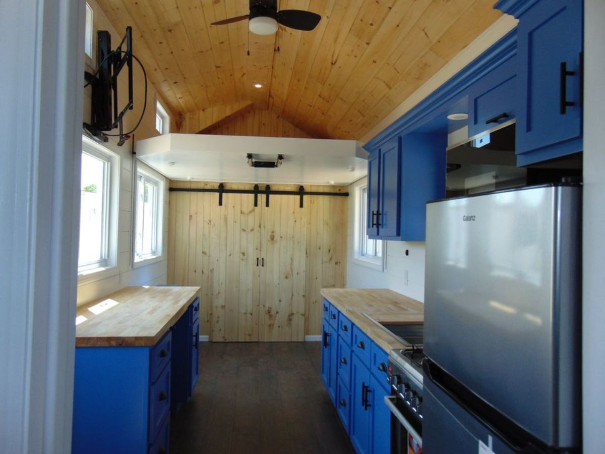 26' Custom Built Tiny House Has Elevator Bedroom, Lots Of Features