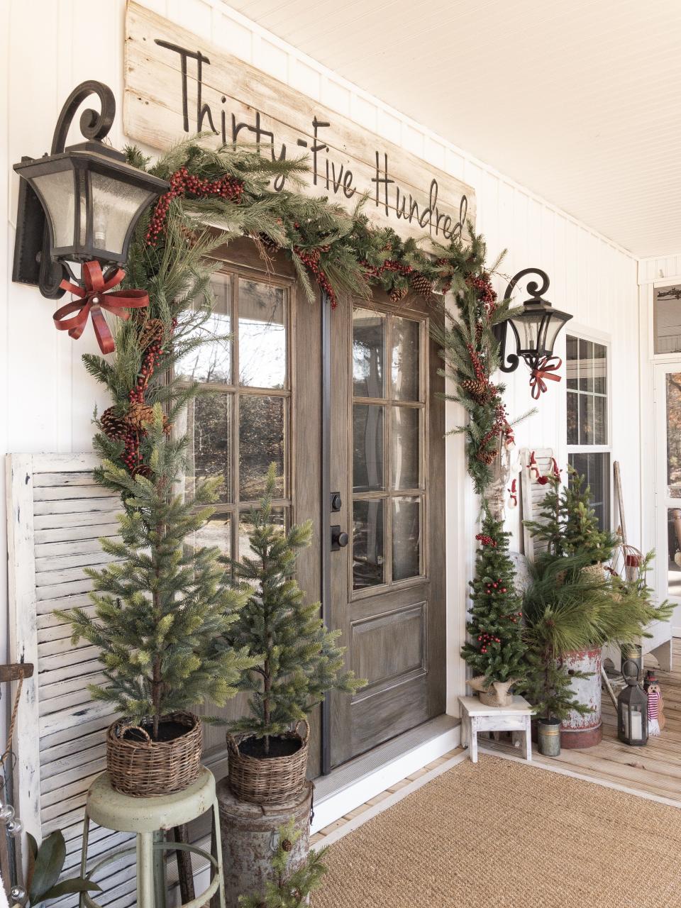 10+ Front Yard Christmas Decorating Ideas