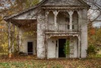 Love the two story side porch Abandoned farm houses, Old abandoned